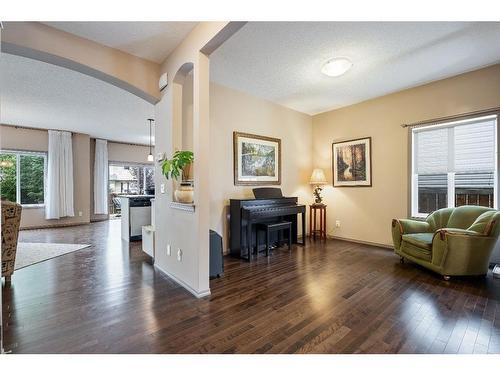 20 Brightondale Green Se, Calgary, AB - Indoor Photo Showing Living Room