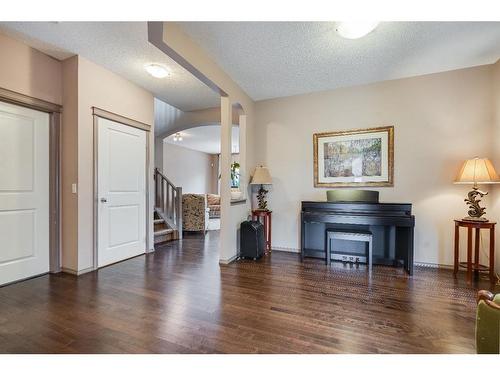 20 Brightondale Green Se, Calgary, AB - Indoor Photo Showing Living Room