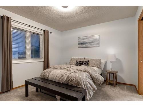 521 Hawkstone Drive Nw, Calgary, AB - Indoor Photo Showing Bedroom