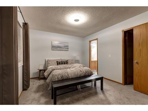 521 Hawkstone Drive Nw, Calgary, AB - Indoor Photo Showing Bedroom