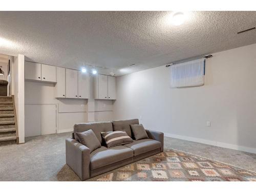 521 Hawkstone Drive Nw, Calgary, AB - Indoor