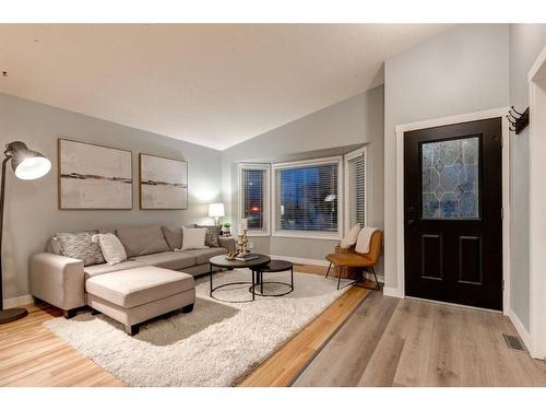 521 Hawkstone Drive Nw, Calgary, AB - Indoor Photo Showing Living Room