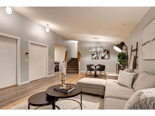 521 Hawkstone Drive Nw, Calgary, AB - Indoor Photo Showing Living Room