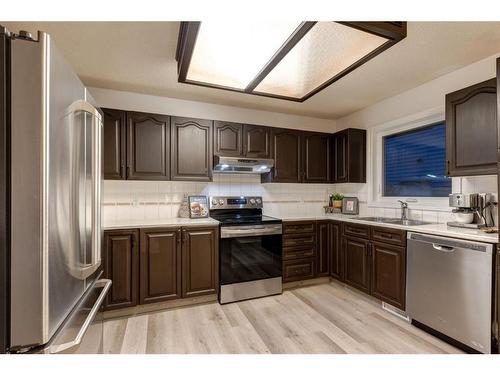 521 Hawkstone Drive Nw, Calgary, AB - Indoor Photo Showing Kitchen With Double Sink