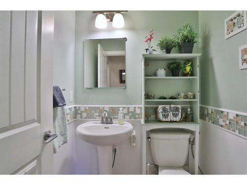 324 Evansborough Way Nw, Calgary, AB - Indoor Photo Showing Bathroom