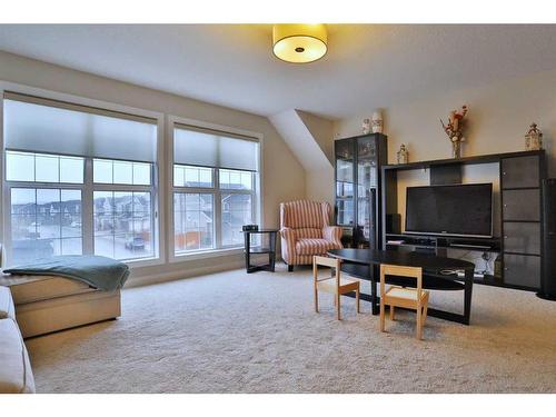 324 Evansborough Way Nw, Calgary, AB - Indoor Photo Showing Living Room