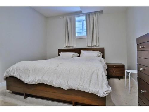 324 Evansborough Way Nw, Calgary, AB - Indoor Photo Showing Bedroom