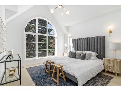 2612 31 Street Sw, Calgary, AB - Indoor Photo Showing Bedroom