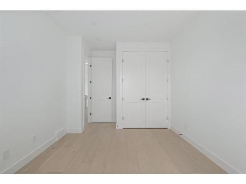 2612 31 Street Sw, Calgary, AB - Indoor Photo Showing Other Room