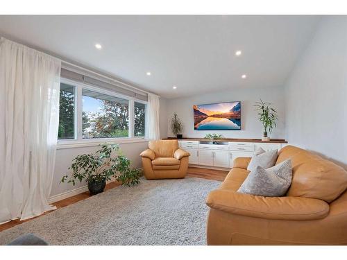 62 Wishart Street, Red Deer, AB - Indoor Photo Showing Living Room