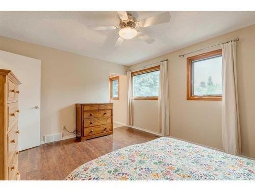 119 Oakside Place Sw, Calgary, AB - Indoor Photo Showing Bedroom