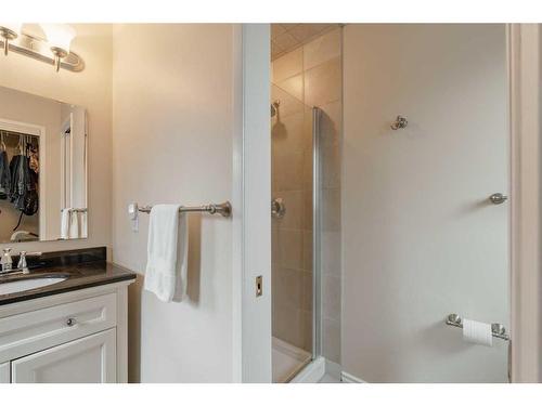 119 Oakside Place Sw, Calgary, AB - Indoor Photo Showing Bathroom