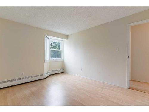 201-550 Westwood Drive Sw, Calgary, AB - Indoor Photo Showing Other Room