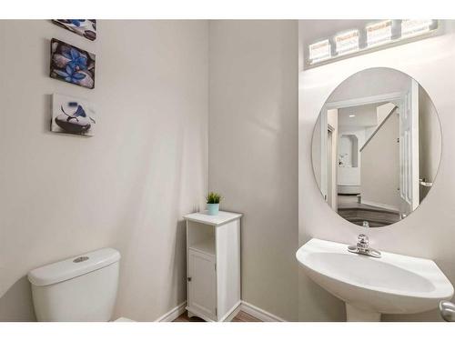 189 Cranfield Manor Se, Calgary, AB - Indoor Photo Showing Bathroom