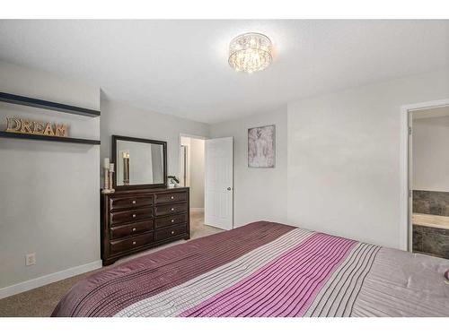 189 Cranfield Manor Se, Calgary, AB - Indoor Photo Showing Bedroom