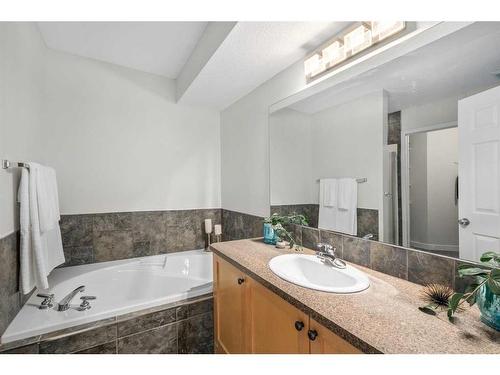 189 Cranfield Manor Se, Calgary, AB - Indoor Photo Showing Bathroom