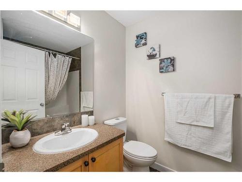 189 Cranfield Manor Se, Calgary, AB - Indoor Photo Showing Bathroom