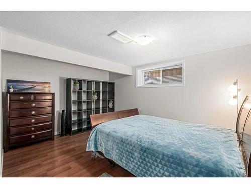 189 Cranfield Manor Se, Calgary, AB - Indoor Photo Showing Bedroom