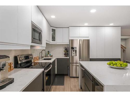 189 Cranfield Manor Se, Calgary, AB - Indoor Photo Showing Kitchen With Stainless Steel Kitchen With Upgraded Kitchen