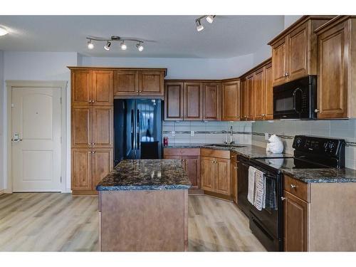 424-9820 165 Street, Edmonton, AB - Indoor Photo Showing Kitchen