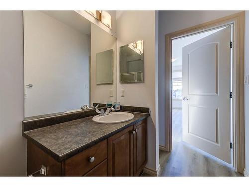 424-9820 165 Street, Edmonton, AB - Indoor Photo Showing Bathroom