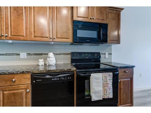 424-9820 165 Street, Edmonton, AB - Indoor Photo Showing Kitchen