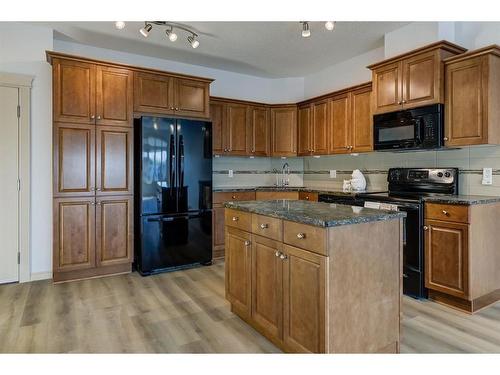 424-9820 165 Street, Edmonton, AB - Indoor Photo Showing Kitchen