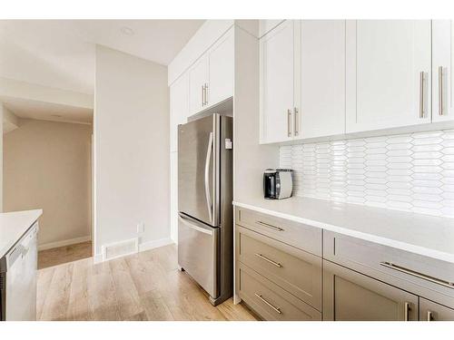 107 Crestridge Common Sw, Calgary, AB - Indoor Photo Showing Kitchen