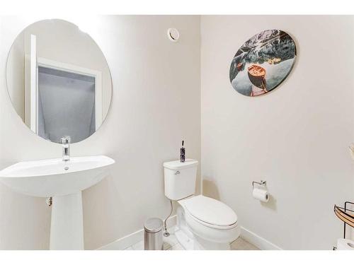 107 Crestridge Common Sw, Calgary, AB - Indoor Photo Showing Bathroom