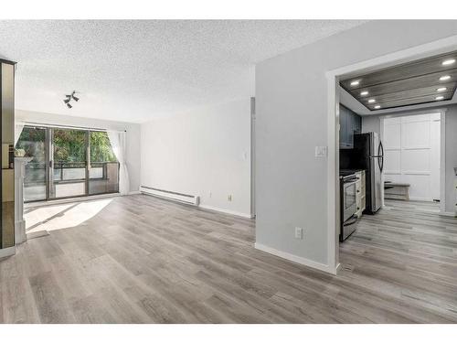 207-3730 50 Street Nw, Calgary, AB - Indoor