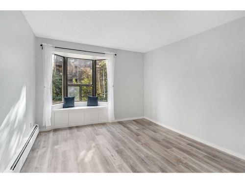 207-3730 50 Street Nw, Calgary, AB - Indoor Photo Showing Bedroom