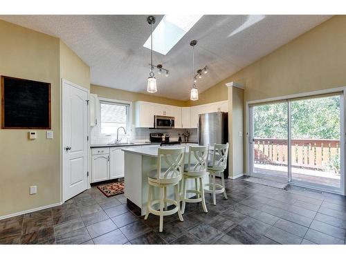 186 West Lakeview Passage, Chestermere, AB - Indoor Photo Showing Kitchen