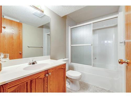 186 West Lakeview Passage, Chestermere, AB - Indoor Photo Showing Bathroom