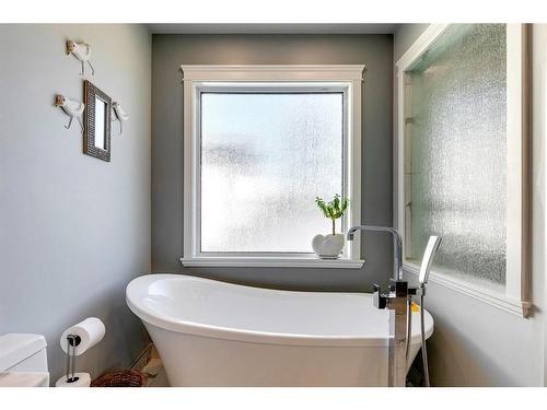 186 West Lakeview Passage, Chestermere, AB - Indoor Photo Showing Bathroom