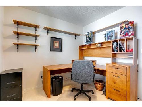 186 West Lakeview Passage, Chestermere, AB - Indoor Photo Showing Office