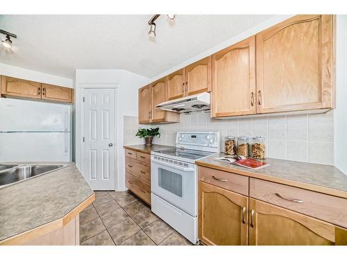 234 Panamount Hill Nw, Calgary, AB - Indoor Photo Showing Kitchen