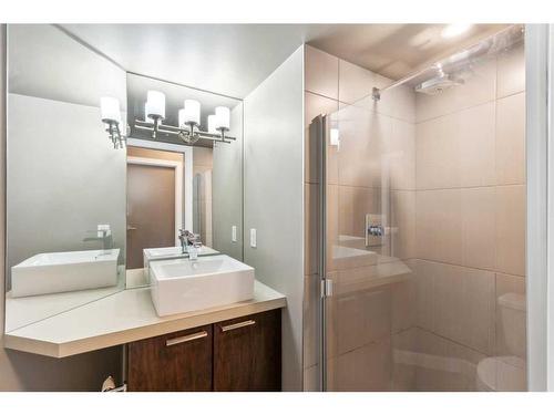 501-220 12 Avenue Se, Calgary, AB - Indoor Photo Showing Bathroom