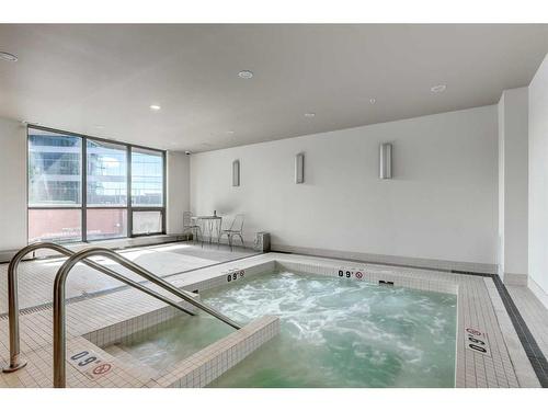 501-220 12 Avenue Se, Calgary, AB - Indoor Photo Showing Other Room With In Ground Pool