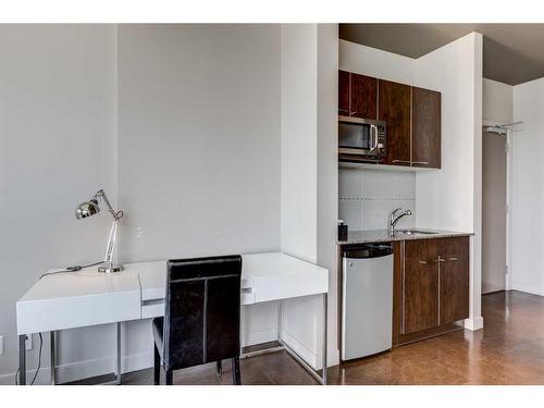 501-220 12 Avenue Se, Calgary, AB - Indoor Photo Showing Kitchen