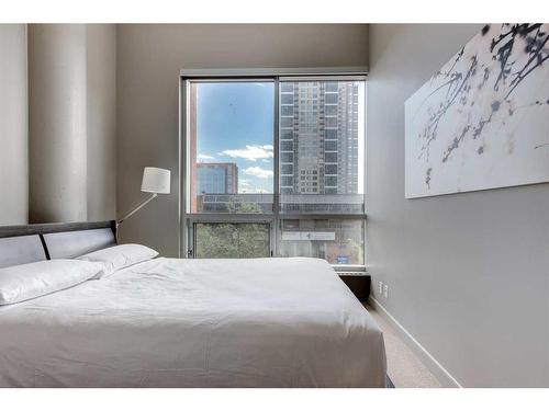 501-220 12 Avenue Se, Calgary, AB - Indoor Photo Showing Bedroom