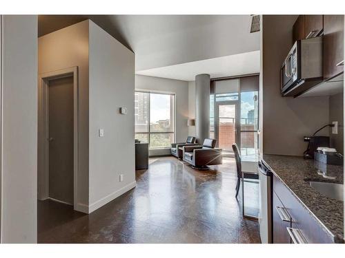 501-220 12 Avenue Se, Calgary, AB - Indoor Photo Showing Kitchen