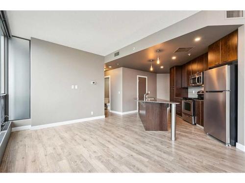 501-220 12 Avenue Se, Calgary, AB - Indoor Photo Showing Kitchen With Stainless Steel Kitchen