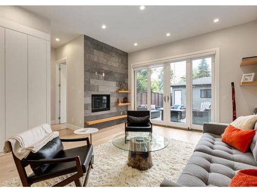 2539 7 Avenue Nw, Calgary, AB - Indoor Photo Showing Living Room With Fireplace