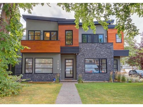 2539 7 Avenue Nw, Calgary, AB - Outdoor With Facade