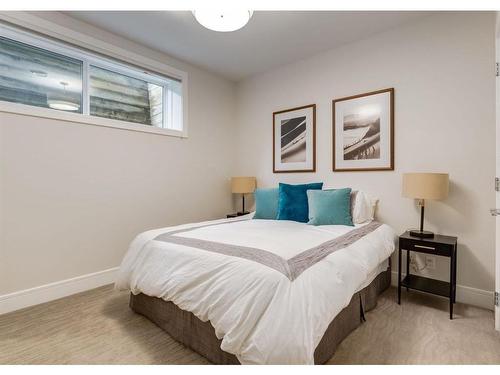 2539 7 Avenue Nw, Calgary, AB - Indoor Photo Showing Bedroom