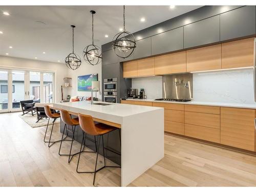 2539 7 Avenue Nw, Calgary, AB - Indoor Photo Showing Kitchen With Upgraded Kitchen