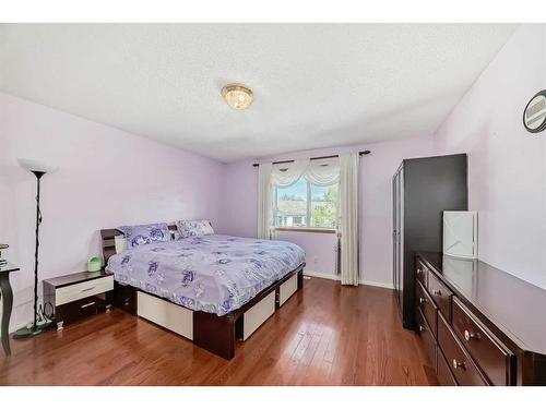 142 Harvest Creek Close Ne, Calgary, AB - Indoor Photo Showing Bedroom