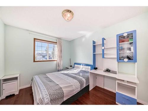 142 Harvest Creek Close Ne, Calgary, AB - Indoor Photo Showing Bedroom