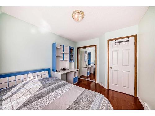 142 Harvest Creek Close Ne, Calgary, AB - Indoor Photo Showing Bedroom