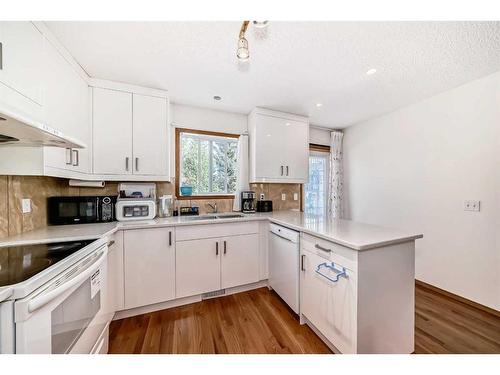 142 Harvest Creek Close Ne, Calgary, AB - Indoor Photo Showing Kitchen